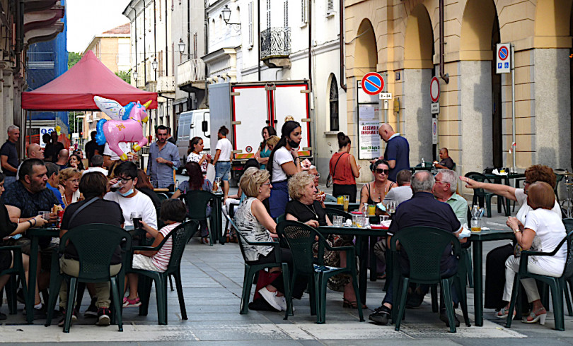 La Notte Bianca dei saldi tra shopping, musica e buon cibo